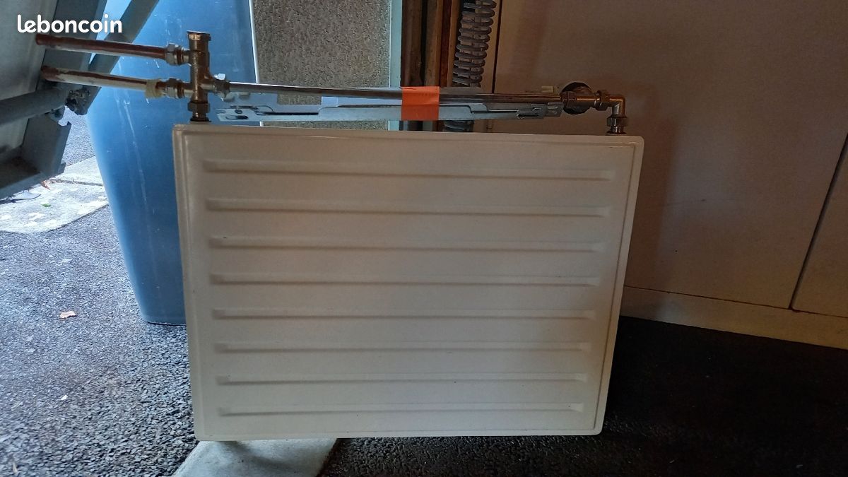 Radiateur en acier gaz avec robinet thermostatique idéal petite pièce (image 1)