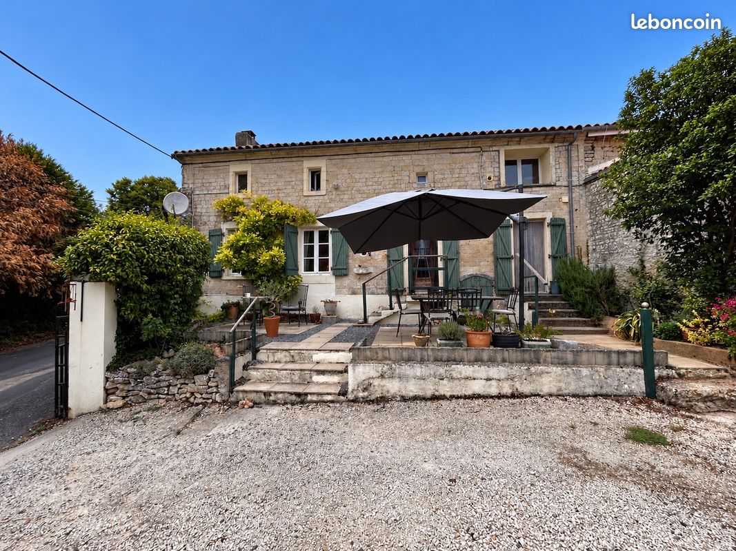 Maison 8 pièces 171 m² · à Chef-Boutonne · 171 m² · 200 000 €