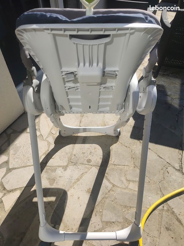 Chaise haute bébé avec tablette (image 4)