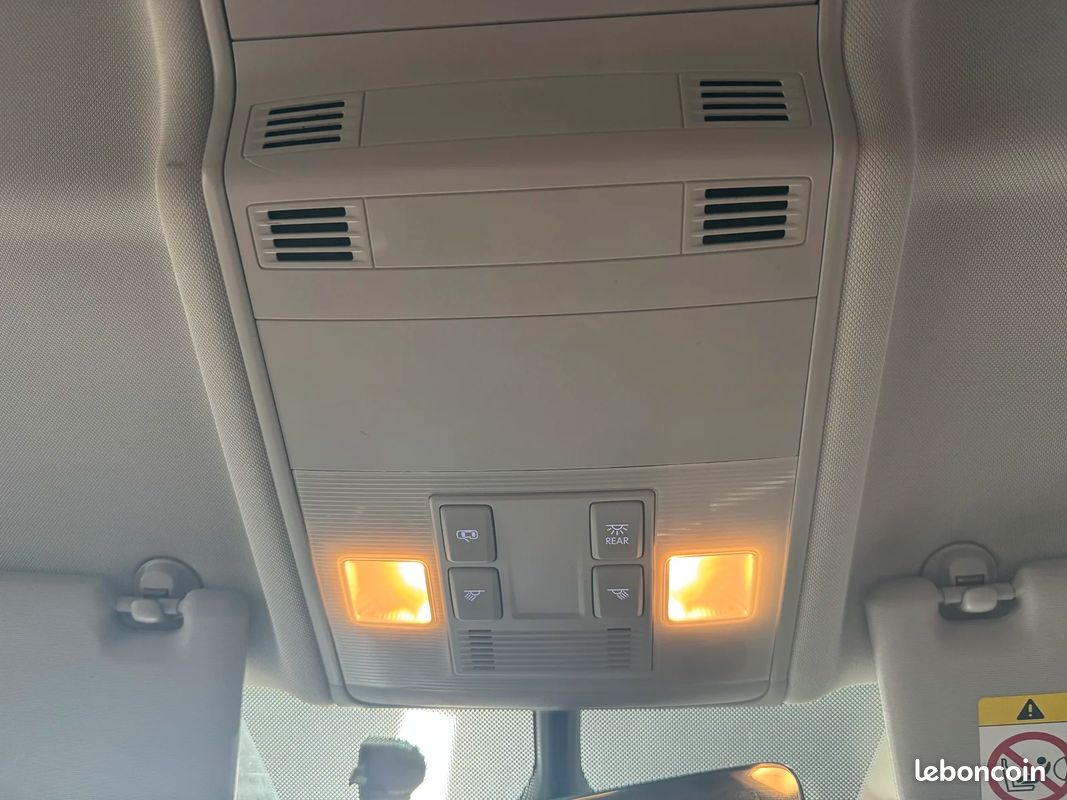 Volkswagen TOURAN 1.6 TDI 115cv DSG7 Confortline / Caméra de Recul / Régulateur de vitesse (image 43)