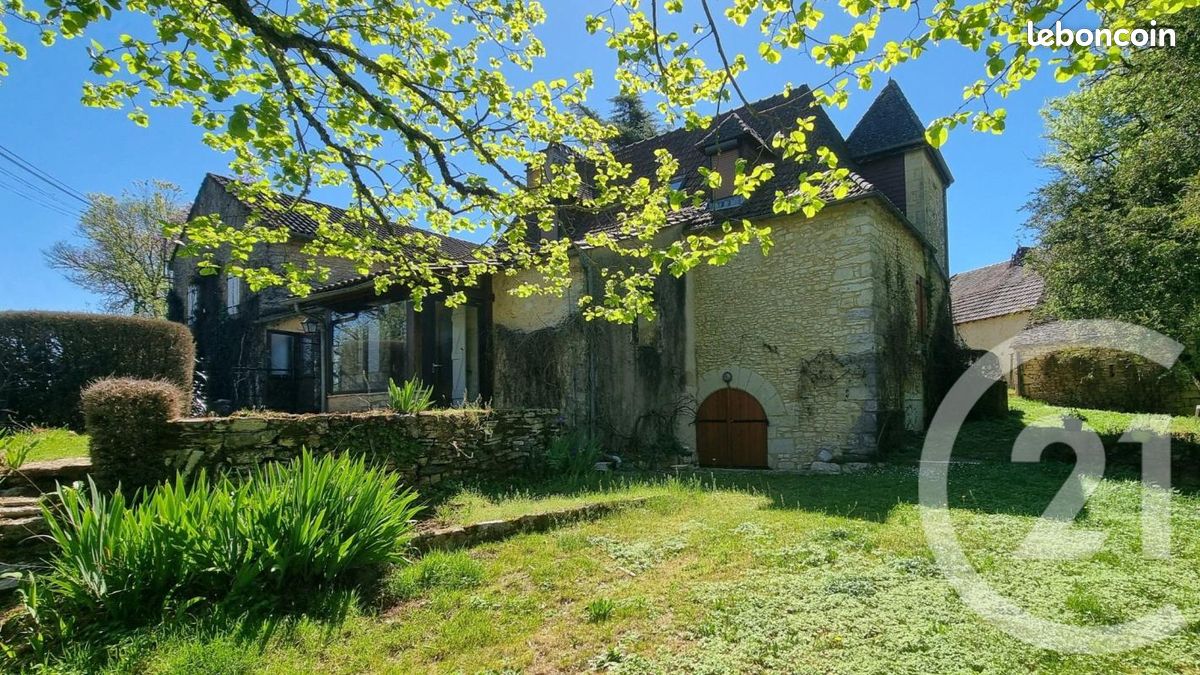 Maison 11 pièces 249 m² · à Saint-Cybranet · 249 m² · 266 000 €