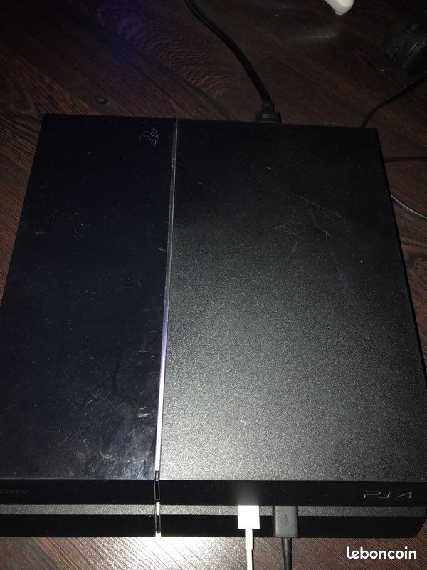 PlayStation 4 (image 1)