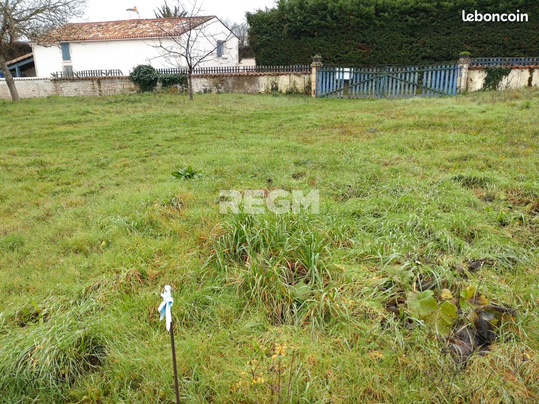 Terrain 743 m² · à Saint-Jean-de-Liversay · 743 m² · 68 250 €
