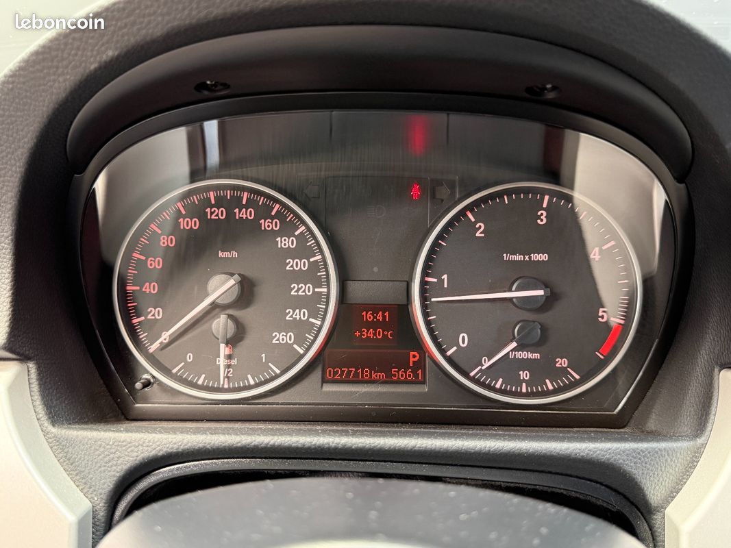 BMW SERIE 3 E90 LCI 318d 143 ch Confort A (image 18)