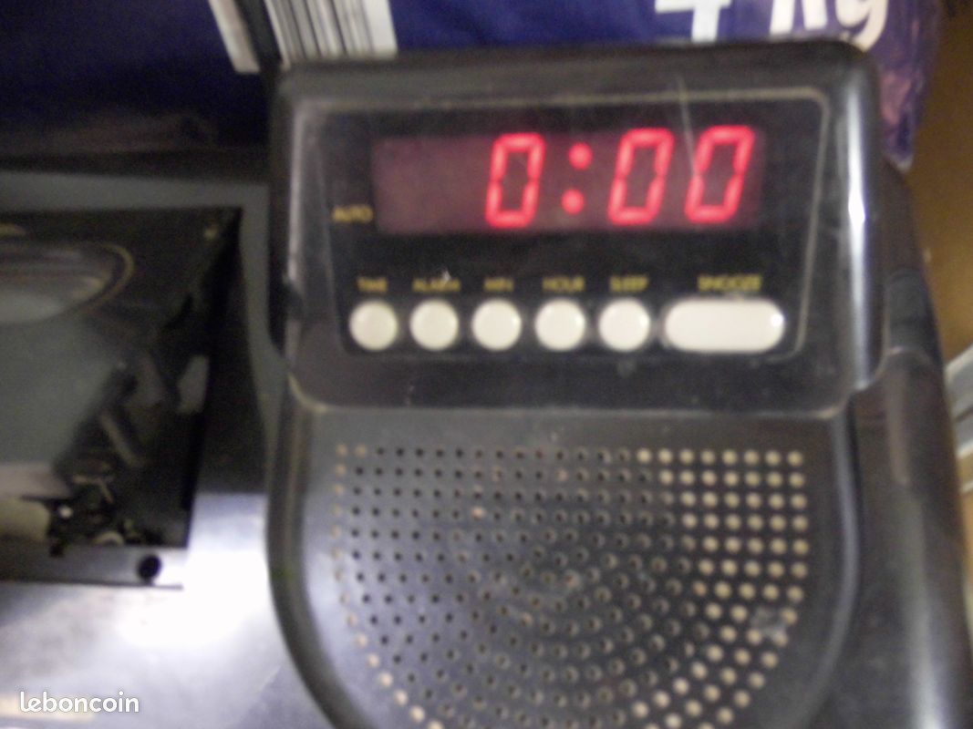 Radio reveil magnéto cassettes (image 3)
