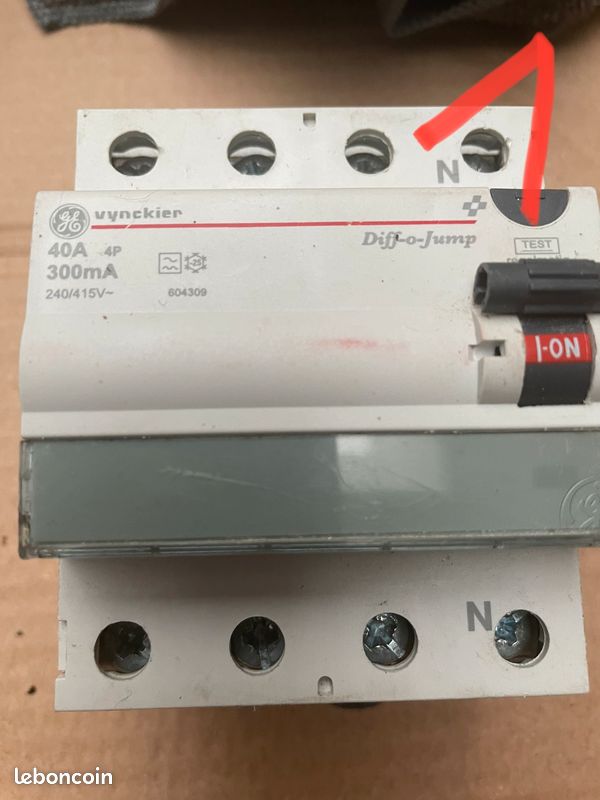 Interrupteur disjoncteur fusible temporisation … Materiel divers électricité pour compteur : Disjoncteur (image 2)