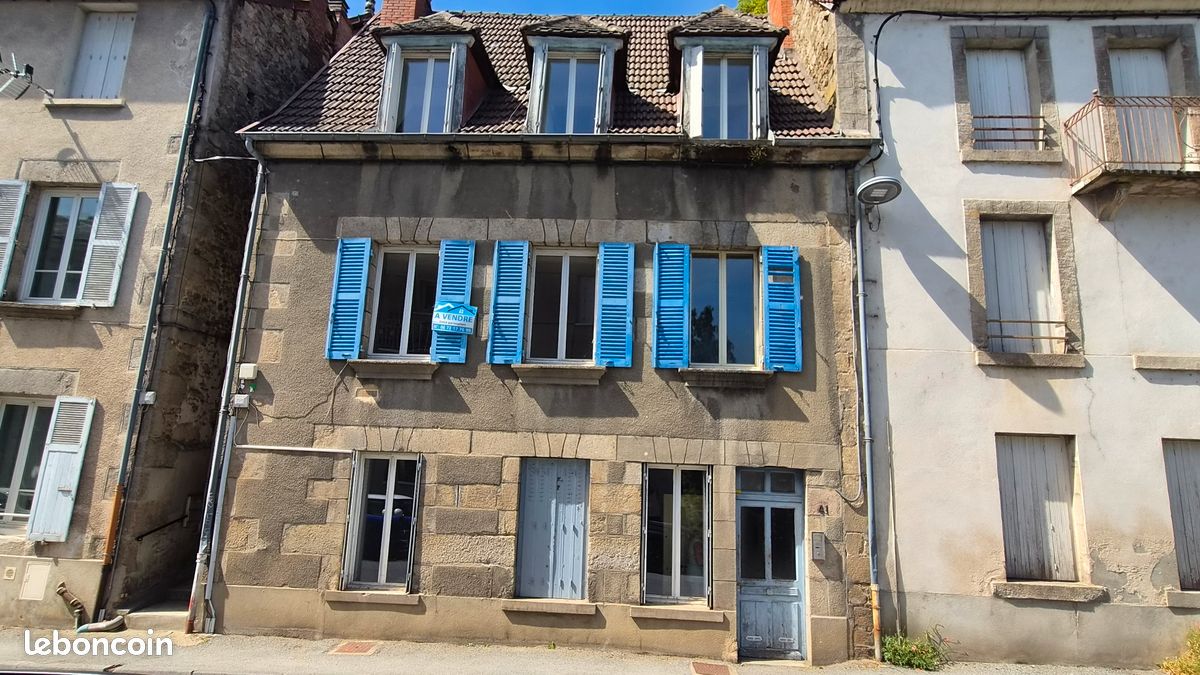 Immeuble 8 pièces 157 m² · à Aubusson · 157 m² · 79 000 €
