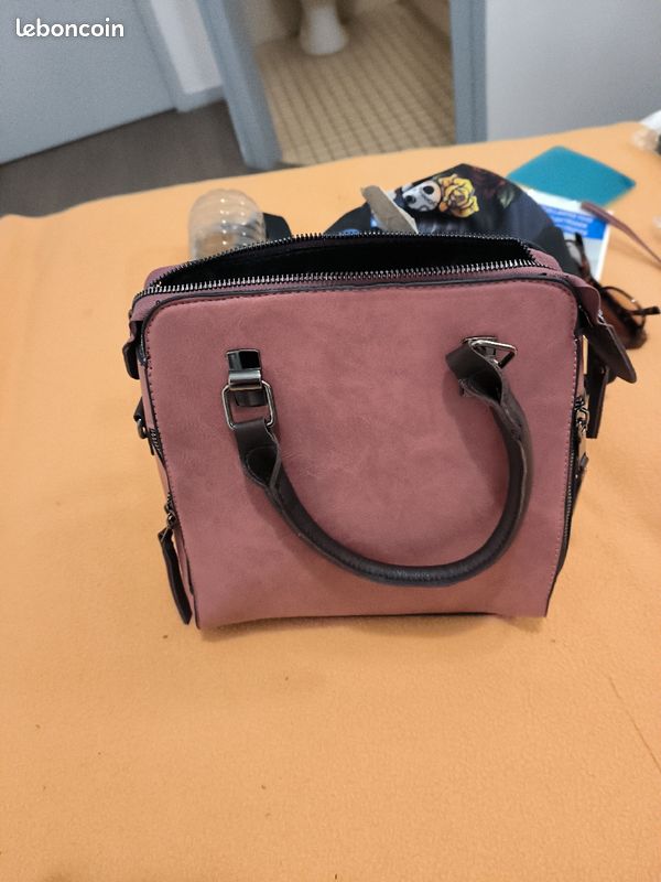 Sac de différentes tailles et de forme mais très pratique pr le téléphone et mettre des choses (image 3)