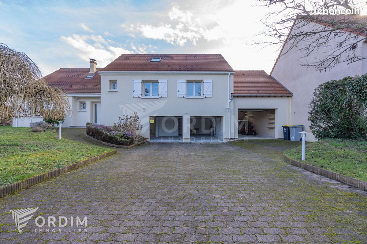 Maison 8 pièces 189 m² · à Charbuy · 189 m² · 327 500 €