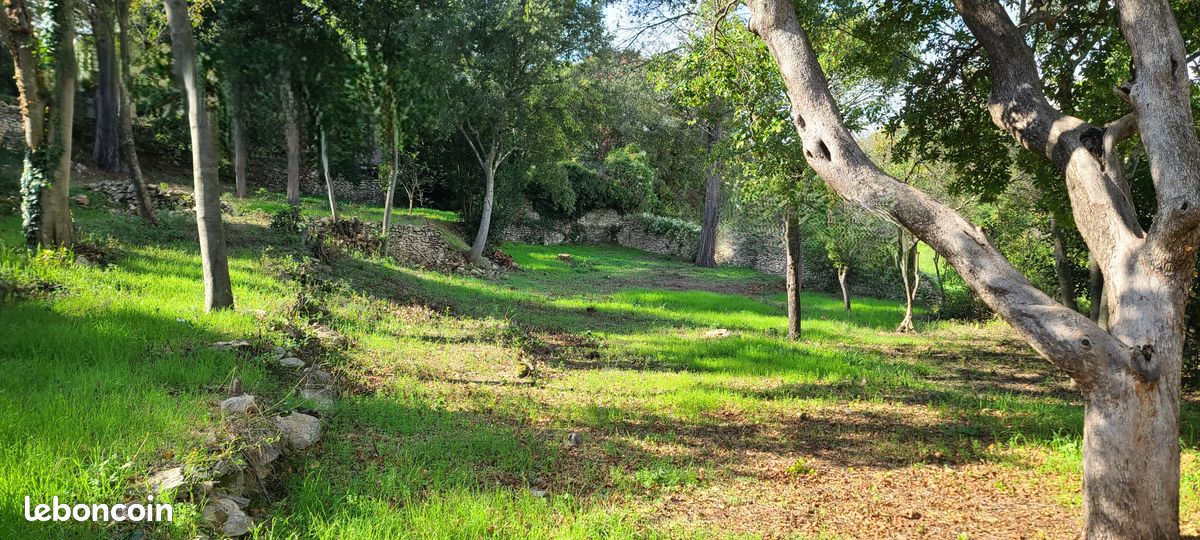 Terrain constructible · à Nîmes · 329 000 €