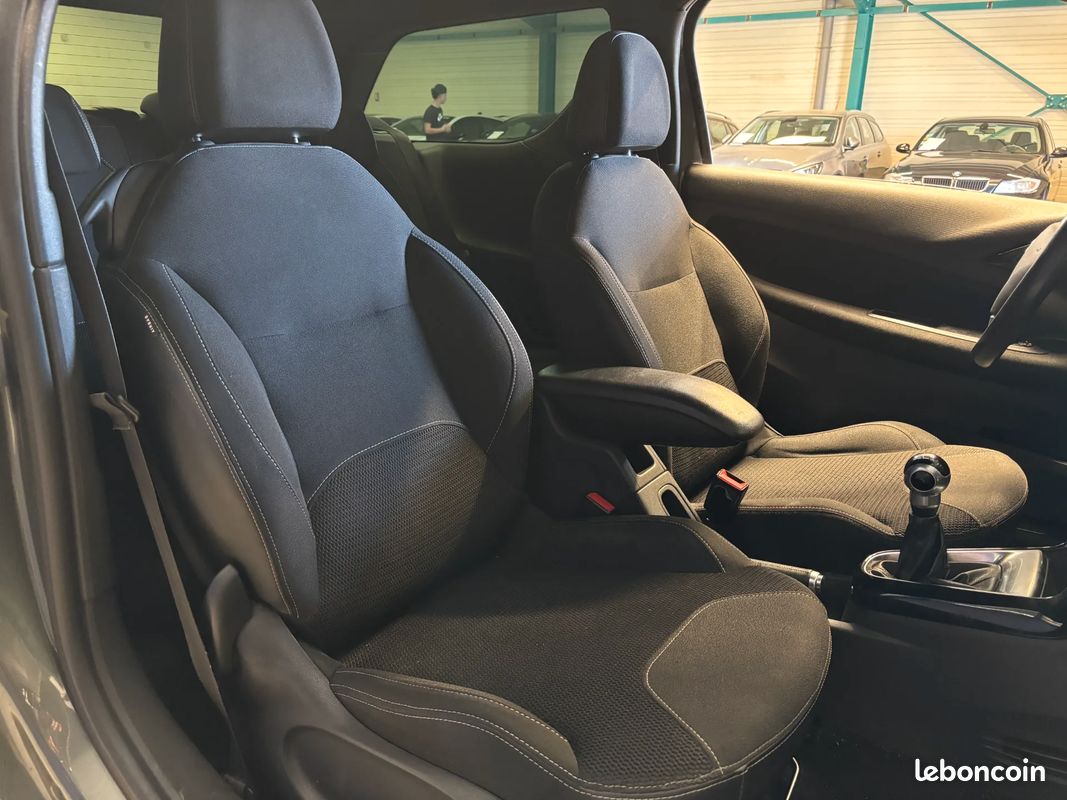 CITROEN DS3 So Chic 1.6 120ch - GARANTIE 12 MOIS - 2011 - Cuir - Jantes 18 - Radar de recul (image 14)