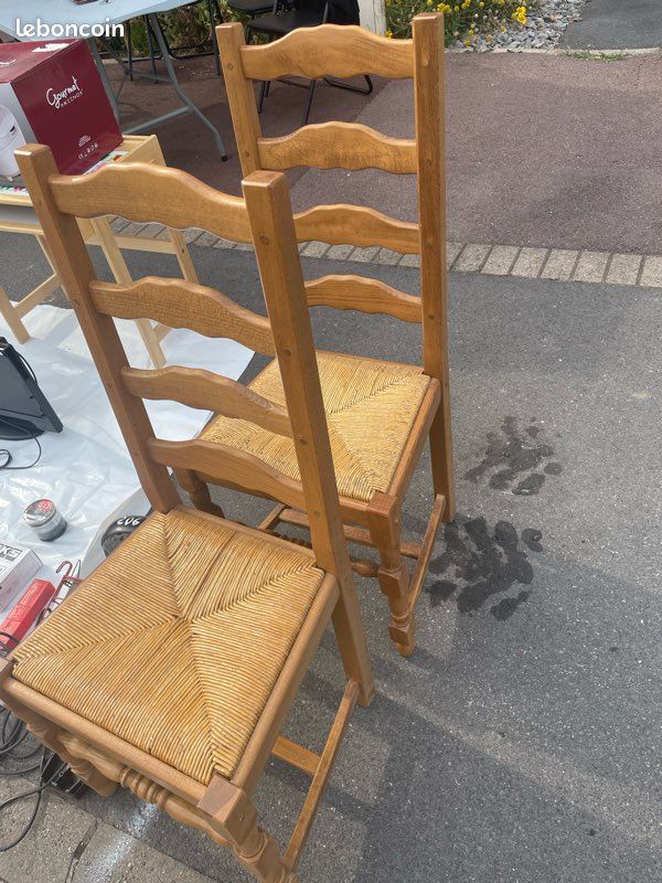 Chaises en bois (image 1)