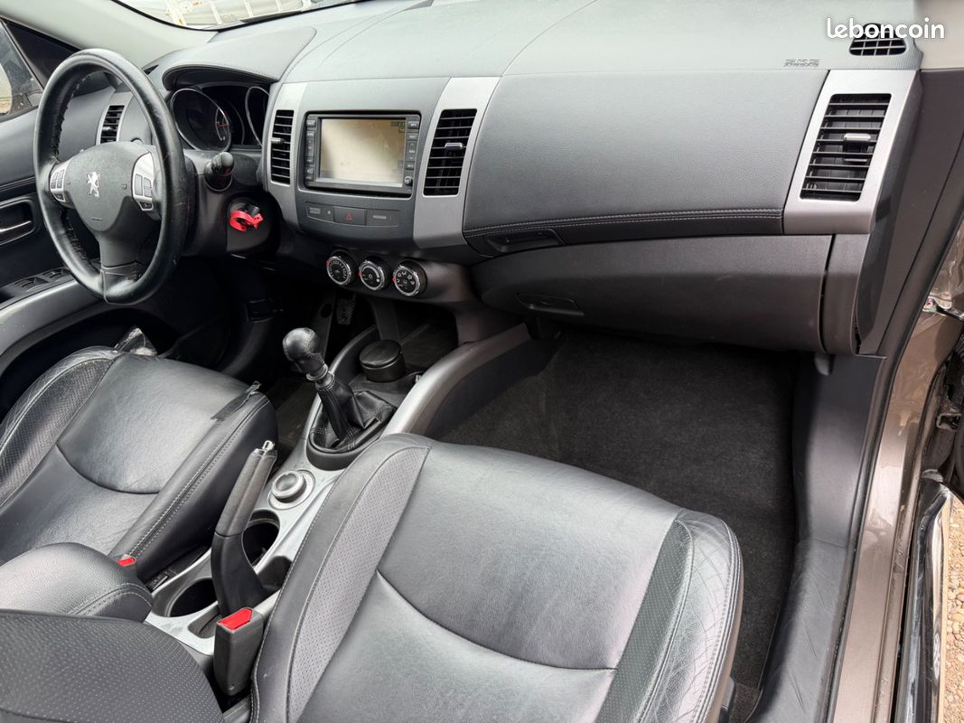Peugeot 4007 2.2 HDI 156 FÉLINE * CUIR * GPS 7 PLACES (image 6)