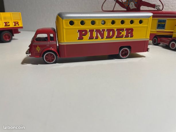 Miniature Ixo 1/43 - Renault Fainéant Avec Loges Pinder - Corgi