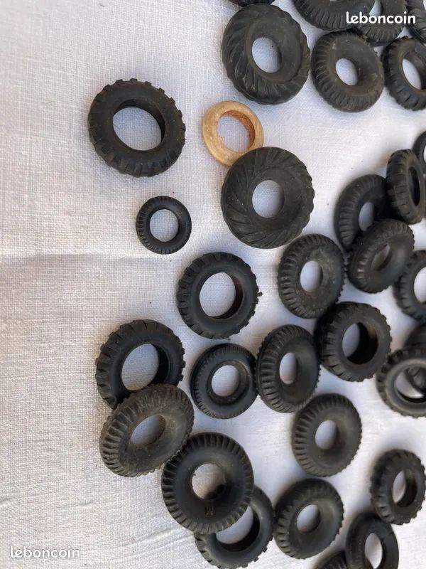 Anciennes pièces détachées MECCANO 43 x roues & pneus caoutchouc