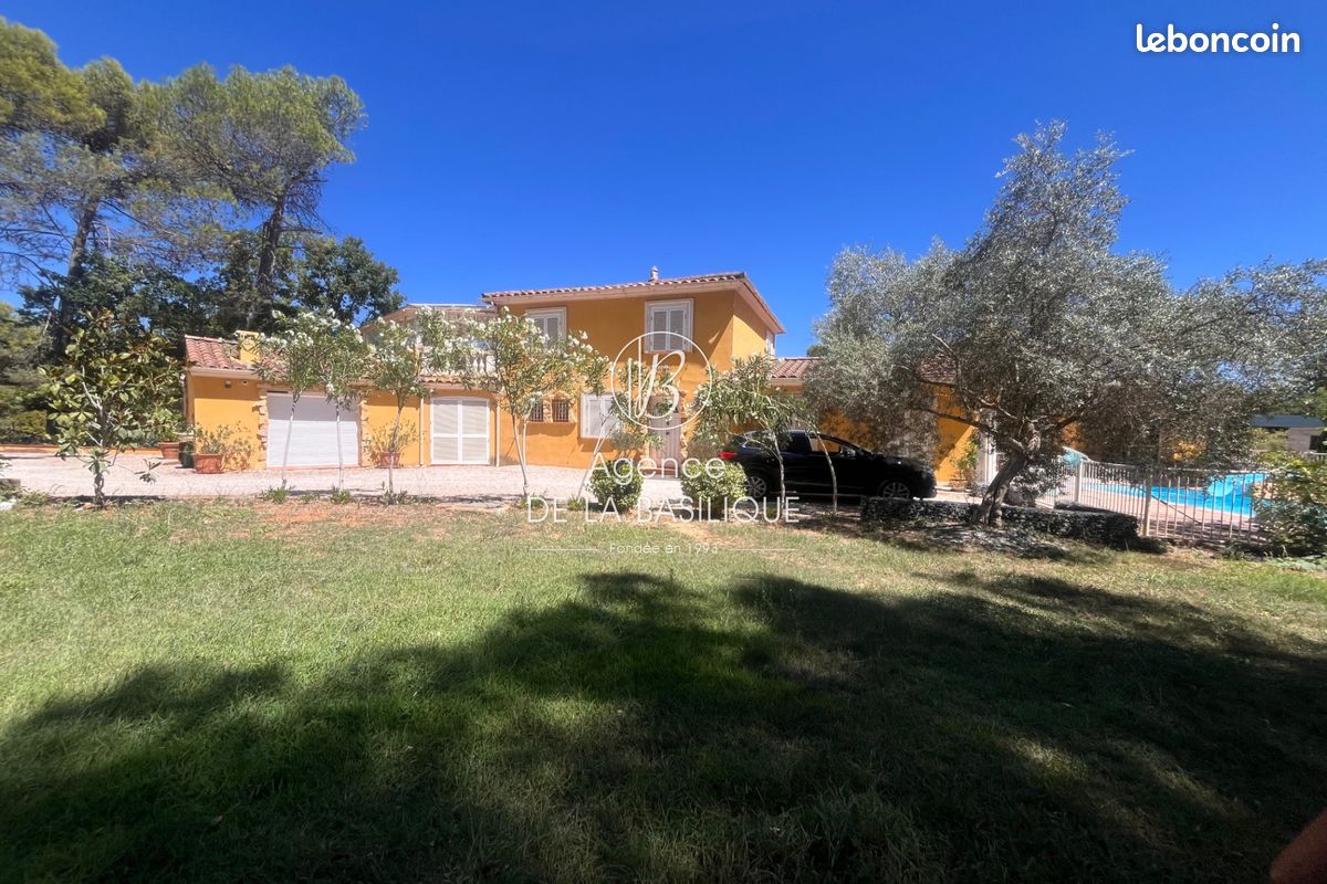 Maison 5 pièces 162 m² · à Saint-Maximin-la-Sainte-Baume · 162 m² · 735 000 €