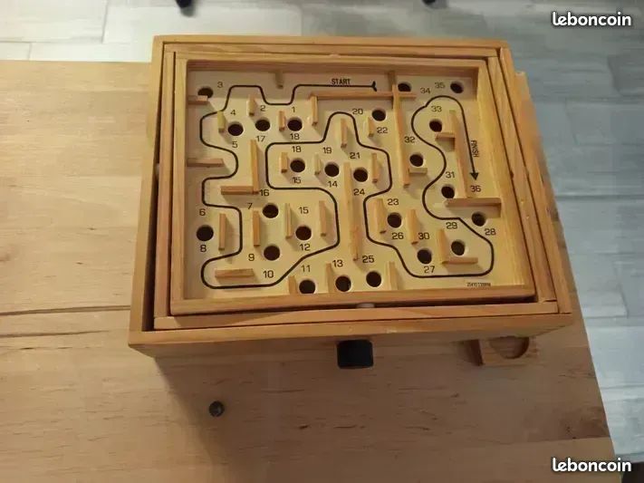 Labyrinthe en bois (image 1)
