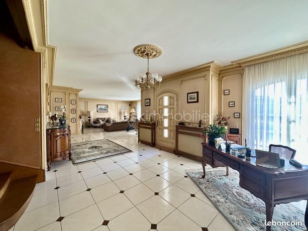 Maison 10 pièces 295 m²