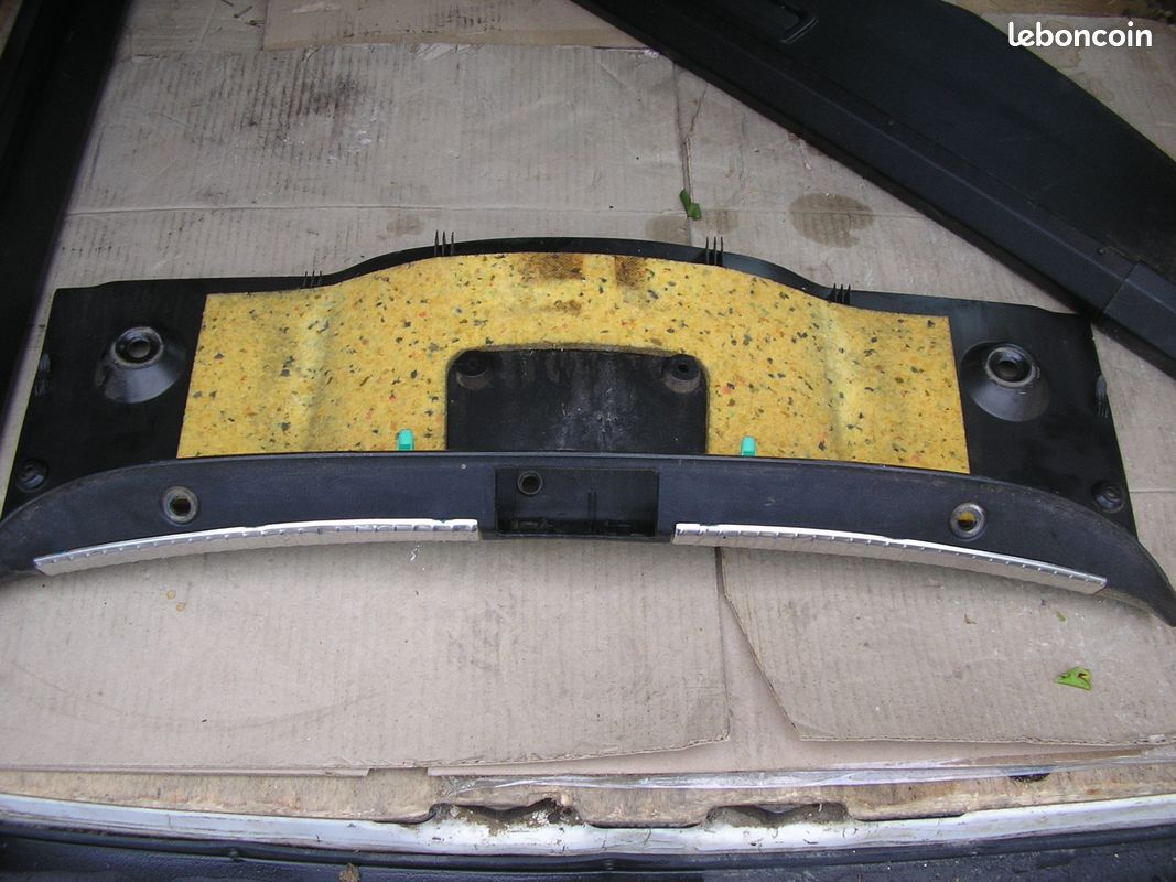 Facade autoradio Caliber RAF4106 compatible avec Alfa Romeo 159