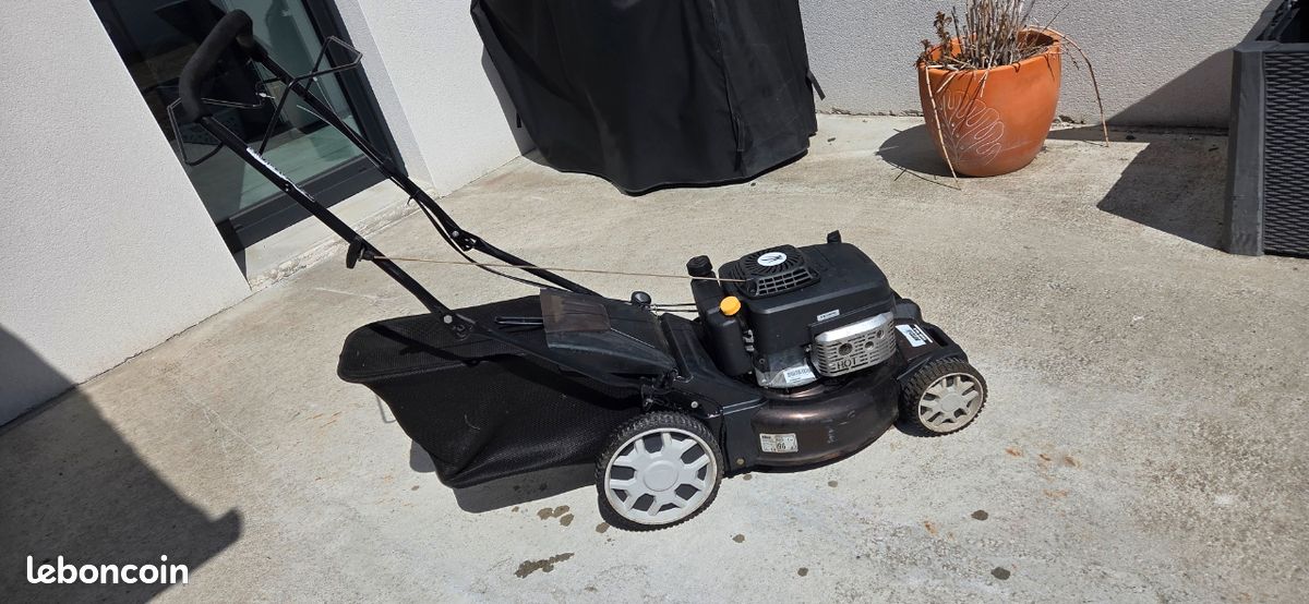 Tondeuse thermique MTD LMX 46 K – Moteur Kawasaki (image 1)