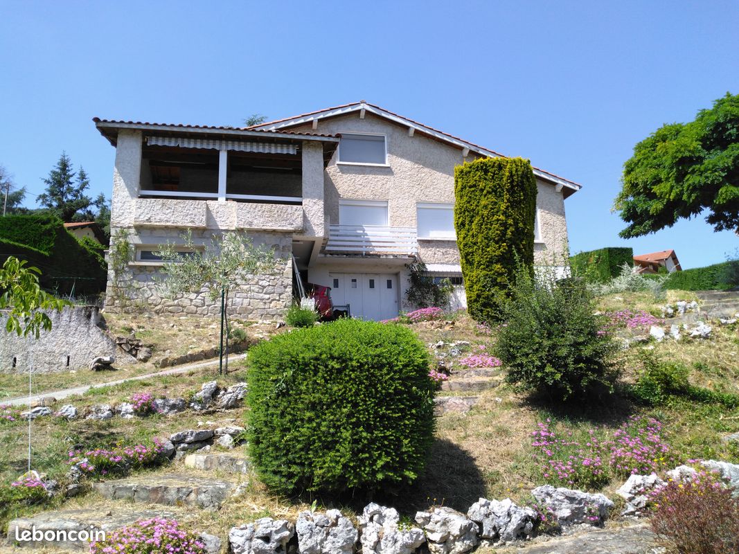Maison 5 pièces 125 m² · à Bourg-Argental · 125 m² · 219 000 €