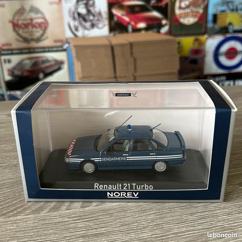 Renault 21. Offrez-vous une version Turbo au look de la Gendarmerie
