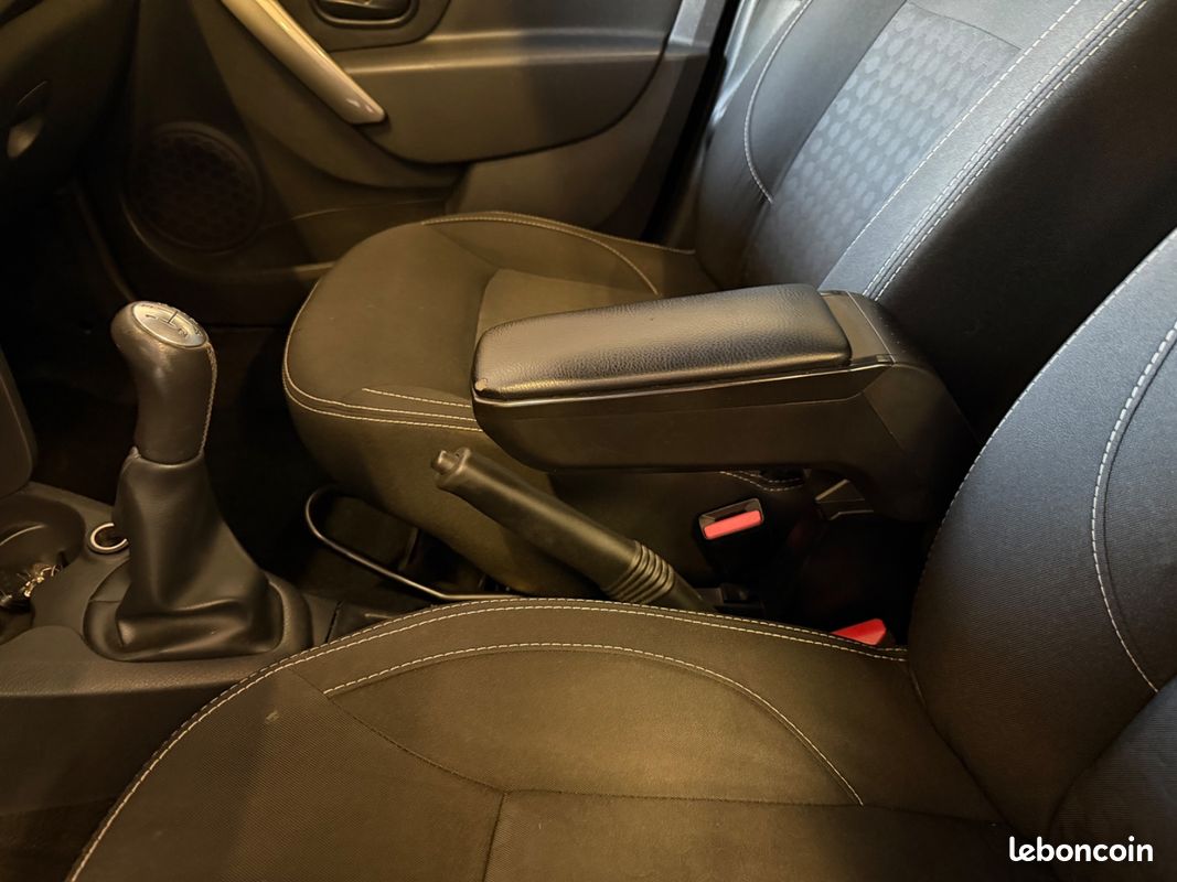 DACIA LOGAN MCV TCe 90 Ambiance / Ecran / Régulateur et limiteur de vitesse / Distribution / (image 18)
