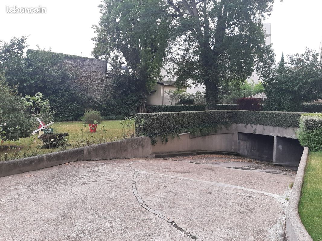 Parking/box Champigny-sur-Marne · 11 500 €