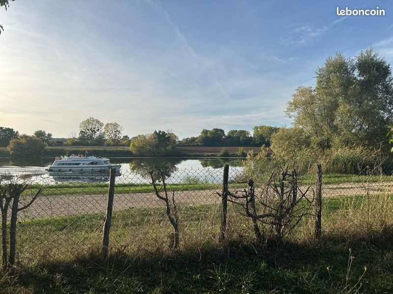 Bail à céder terrain en bord de Saône · à Lechâtelet · 73 €/mois