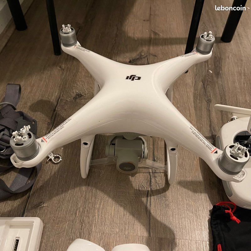 DJI PHANTOM 4 PRO PLUS V2.0 homologué S1, S2 et S3 + licence Pix4D + accessoires (image 2)