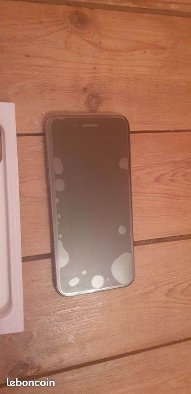 IPhone 8 64 GO Noir NEUF (image 2)
