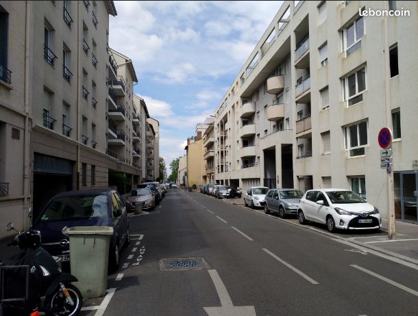 Parking/box Lyon · 92 €/mois
