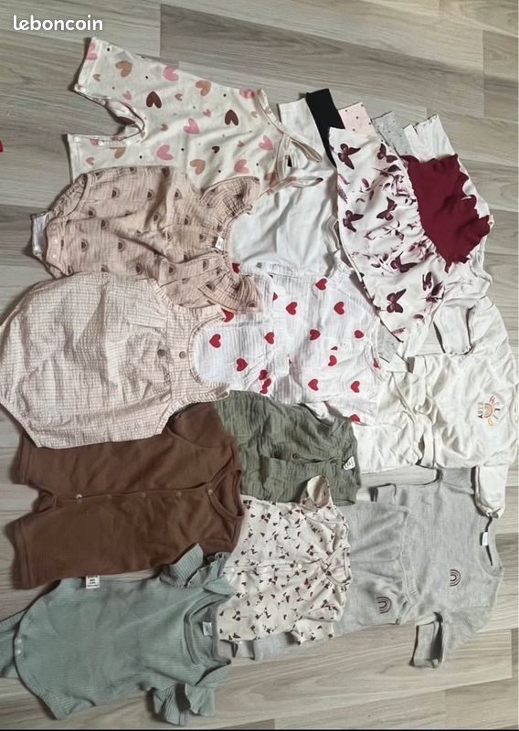 Lot De Vêtements Pour Bébé Fille 12/18 Mois - Occasion En Très Bon état - Multicolore