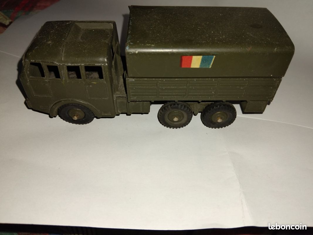 Véhicule militaire BERLIET tous terrains DINKY TOYS