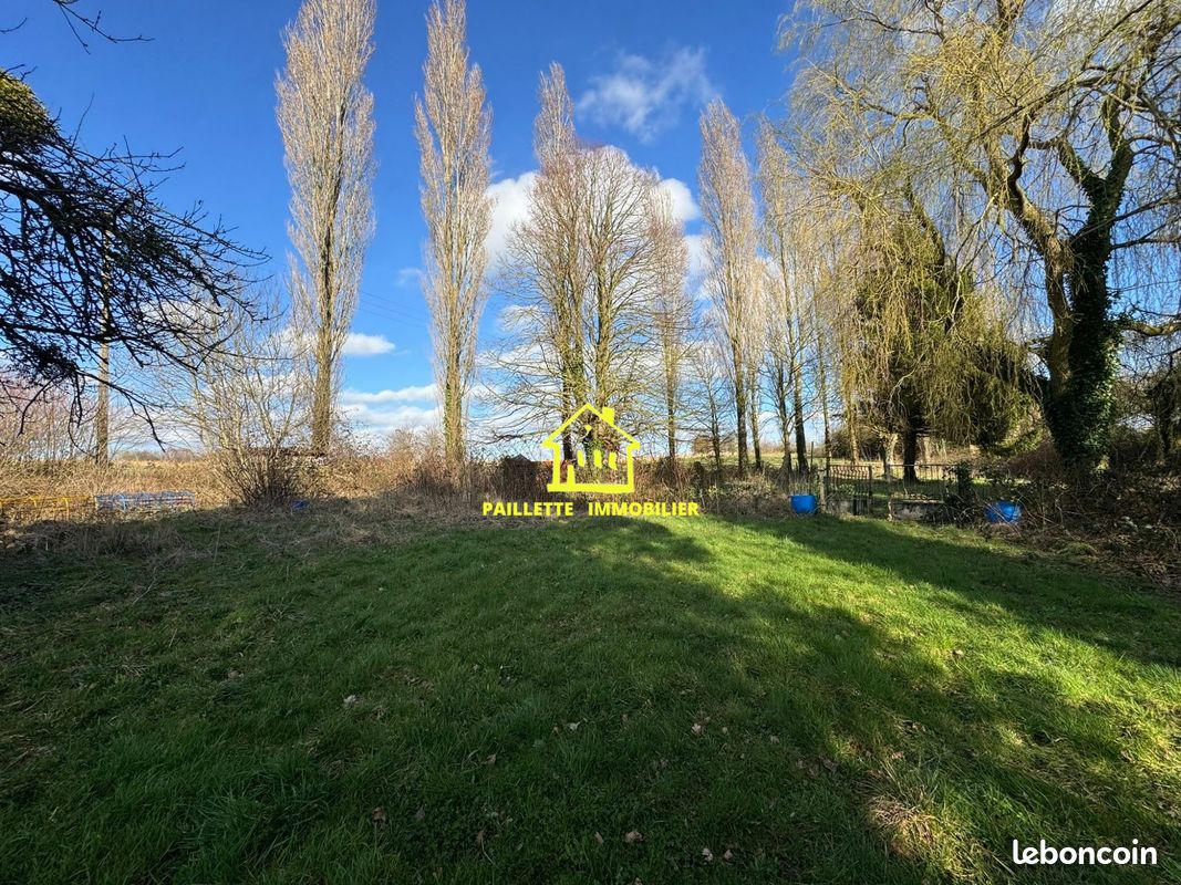 Terrain 1800 m² · à Saint-Jean-de-la-Neuville · 1 800 m² · 30 000 €