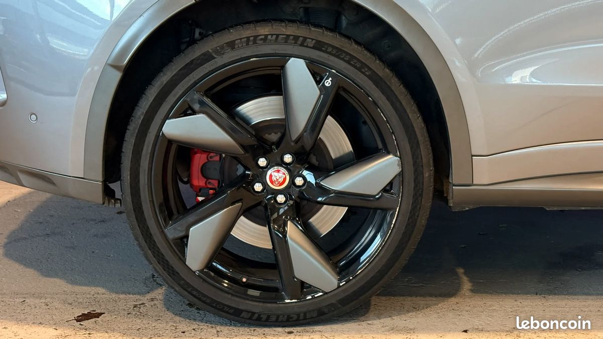 Jaguar F-Pace SVR 5.0 550ch 4x4 - Rare Phase 2 - Toit ouvrant - Son Meridian - Sièges AV/AR et volant chauffants (image 38)