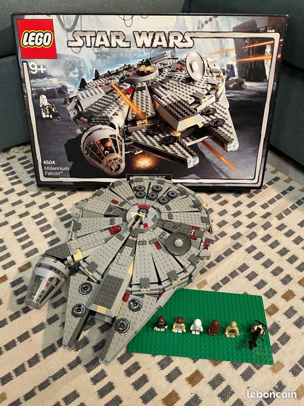 Lego Star Wars 4504 Millennium Falcon (image 1)