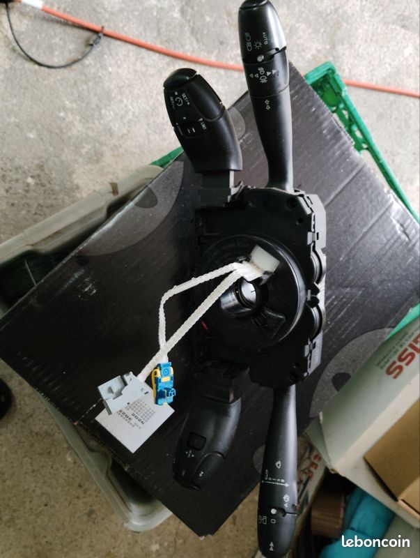 Pièce Auto Occasion Pour Peugeot 307 2.0 HDI Phase 1 - Commodo - En état De Fonctionnement