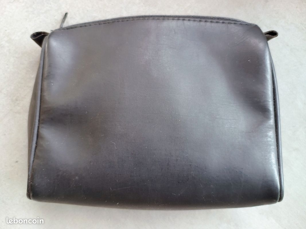 Petite trousse noir mat Agnès b (image 4)