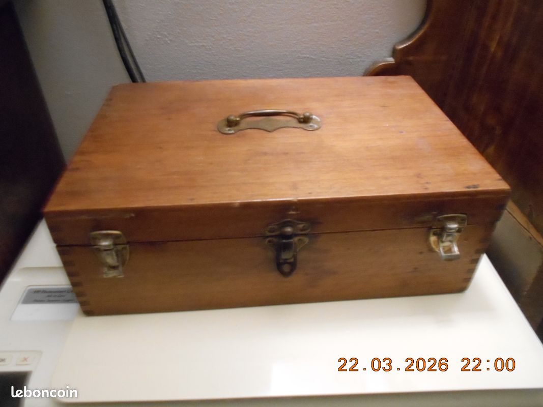Boîte de rangement étanche pour leurres de pêche à la mouche