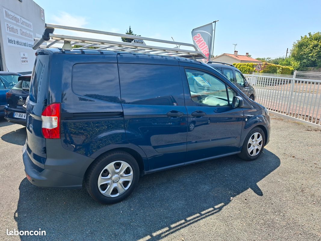 Ford transit courrier 1.5 tdci 75 ambiente (image 2)