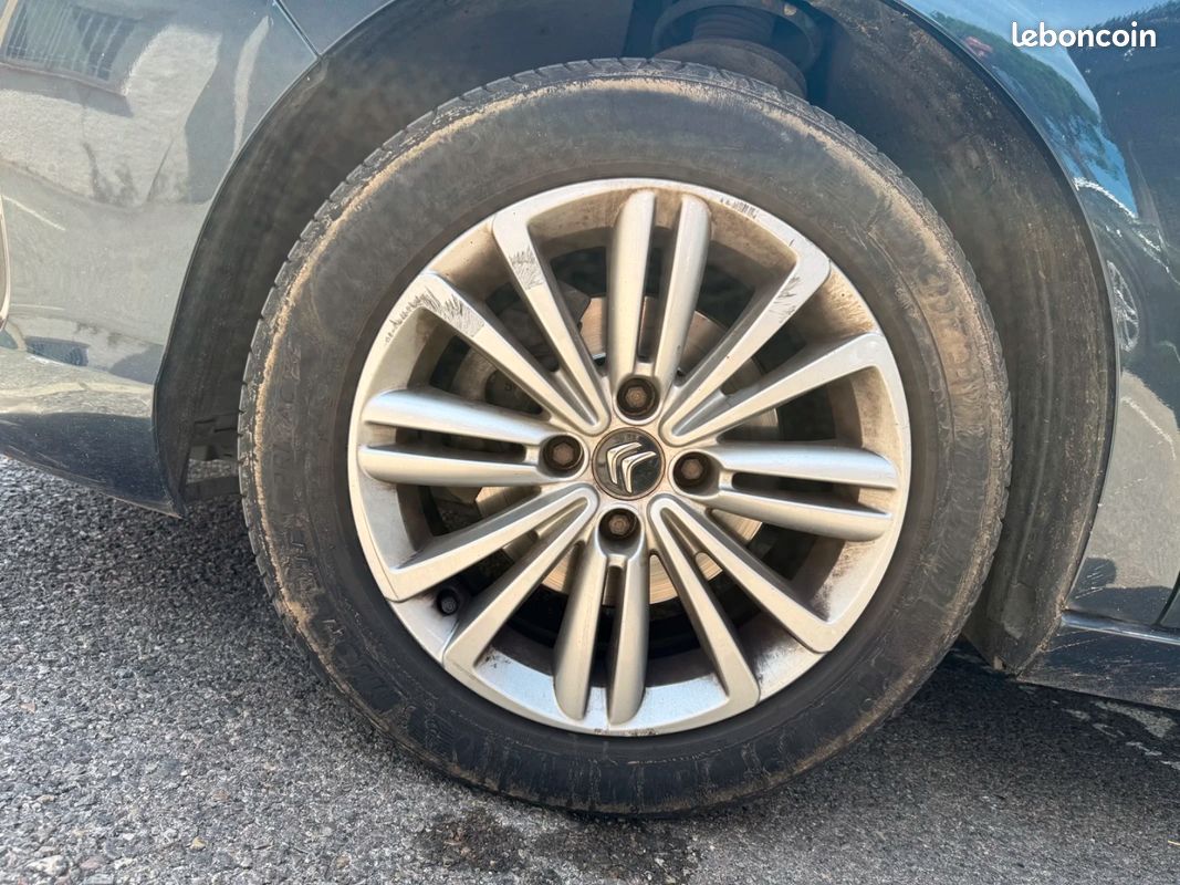 CITROEN C4 C4 VTi 120 Confort / RADAR AR / REGULATEUR (image 26)