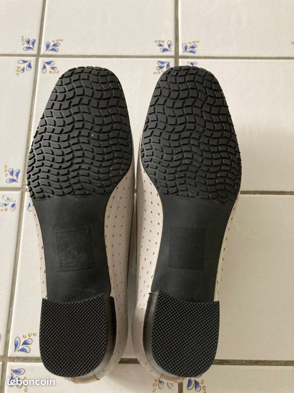 Chaussures fermées beiges (image 2)