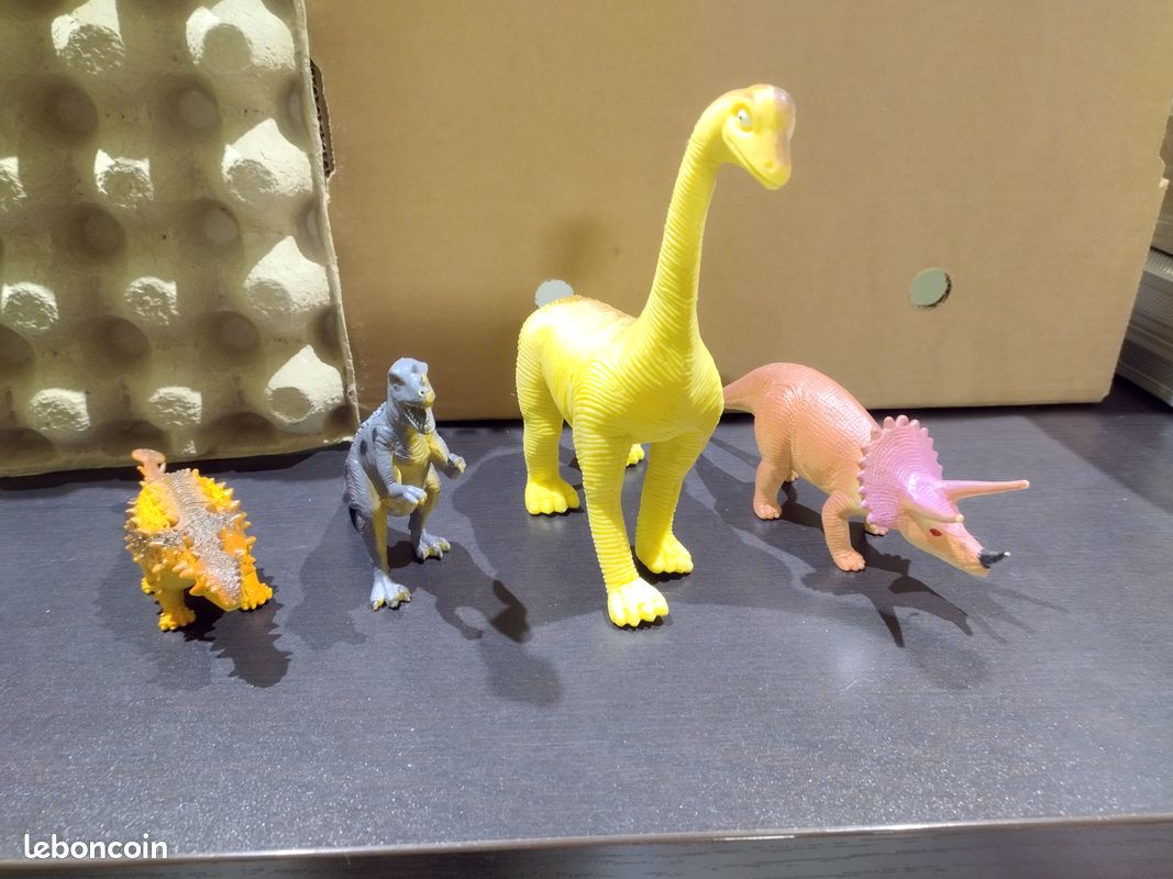 Lot de 4 dinosaures (image 1)