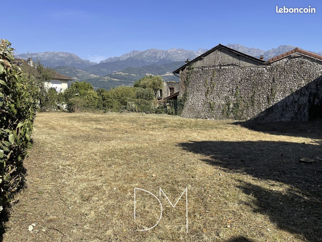 Terrain 715 m² · à Saint-Ismier · 715 m² · 275 000 €