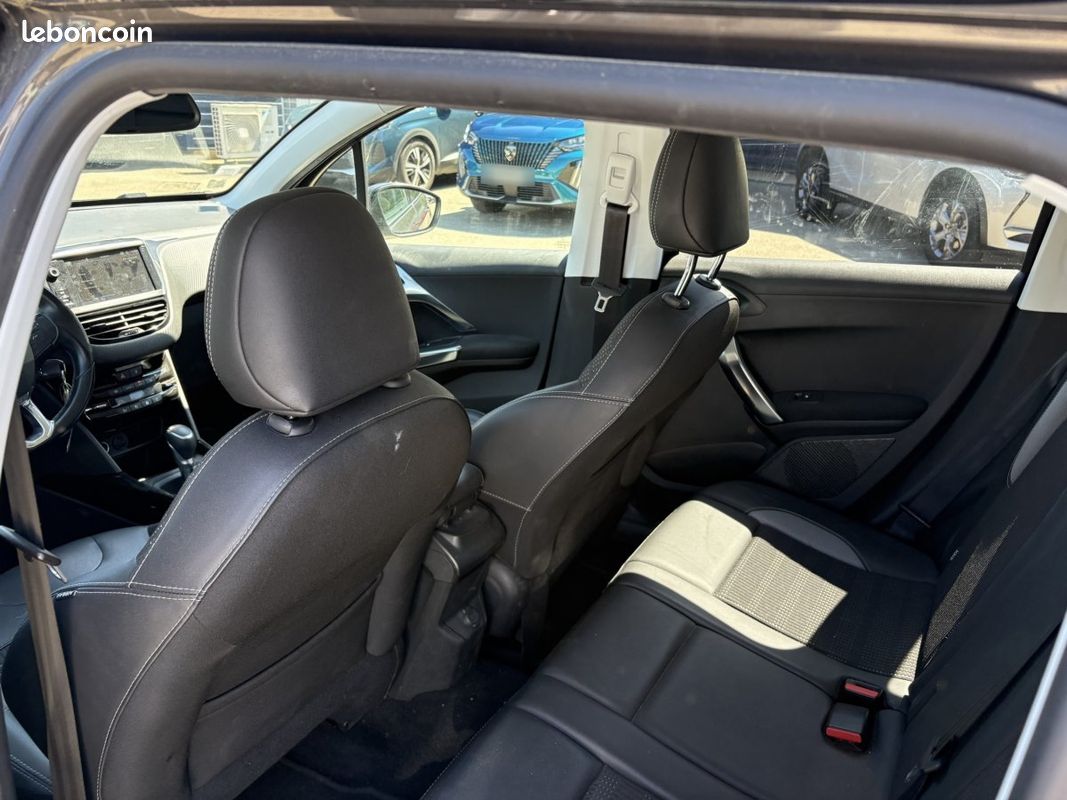Peugeot 2008 BlueHDi 120 EAT6 Allure Business (image 12)
