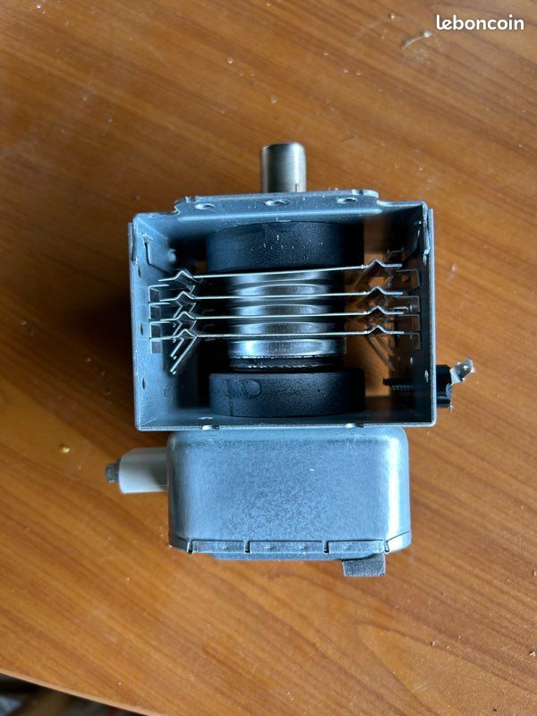 Magnétron micro-ondes (image 1)
