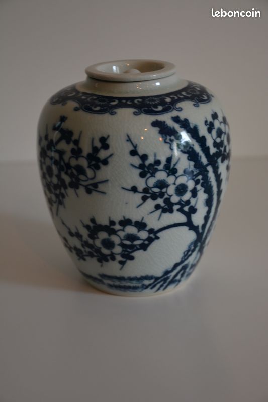 Vase antique en porcelaine avec couvercle japonais (image 1)