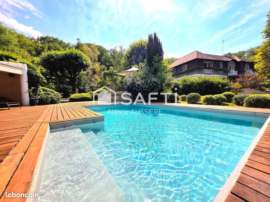 Maison 8 pièces 300 m² · à Montévrain · 300 m² · 2 285 000 €
