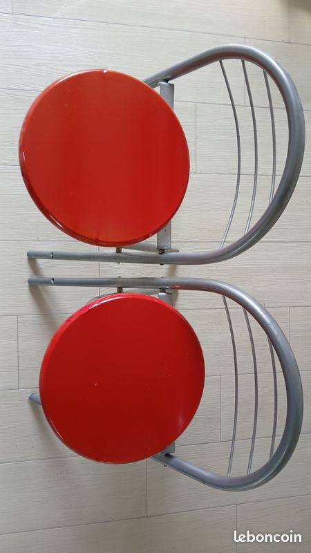Chaise de bistrot rouge (image 1)